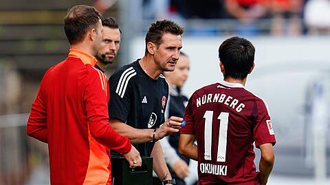 Miroslav Klose (M) will mit dem 1. FC Nürnberg den zweiten Heimsieg.