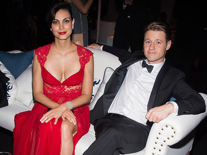 Morena Baccarin und Ben McKenzie bei den diesjährigen Emmy Awards