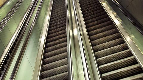 In München werden etliche Rolltreppen erneuert. (Symbolbild)