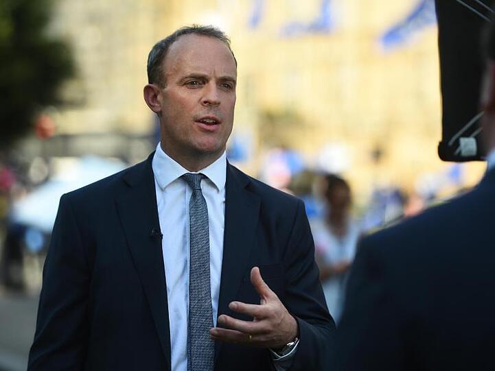 Dominic Raab bleibt in dem Streit um festgestzte Öltanker hart und lehnt einen Austausch ab.