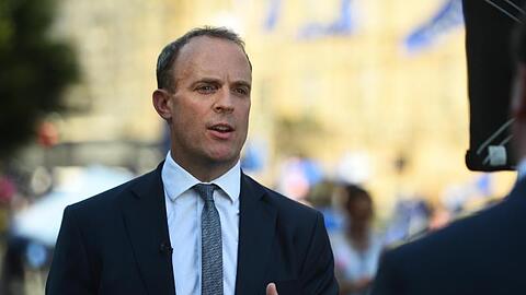 Dominic Raab bleibt in dem Streit um festgestzte Öltanker hart und lehnt einen Austausch ab.