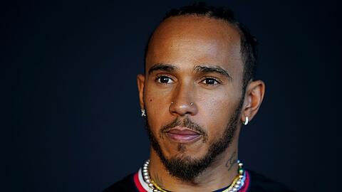 Laut eines Medienberichts soll Lewis Hamilton Gespräche mit Ferrari geführt haben.