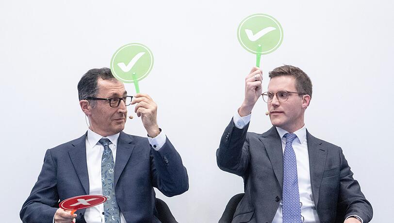 Gr&uuml;nes Licht f&uuml;r Verhandlungen: Gr&uuml;nen-Politiker Cem &Ouml;zdemir hat die CDU von Manuel Hagel zu offiziellen Gespr&auml;chen &uuml;ber eine Regierungszusammenarbeit eingeladen. (Archivbild)