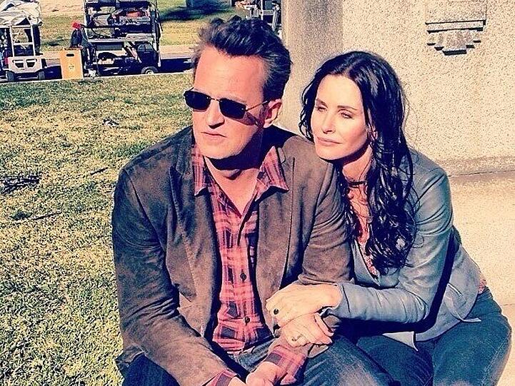 Matthew Perry und Courteney Cox nach den Dreharbeiten von "Go On"