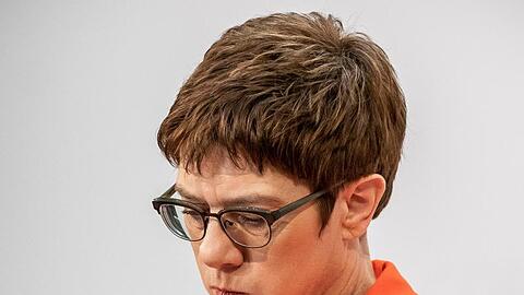 Es gibt Tage, da macht es einfach keinen Spaß: CDU-Chefin Annegret Kramp-Karrenbauer nimmt zum Polit-Chaos in Thüringen Stellung.