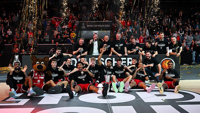 Die Bamberger bejubeln ausgelassen ihren Coup. Die Bamberger bejubeln ausgelassen ihren Coup.