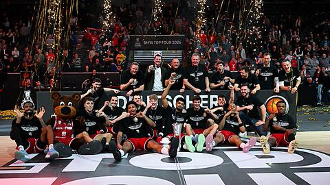 Die Bamberger bejubeln ausgelassen ihren Coup.