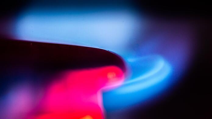 Die zuletzt gestiegenen Gas-Großhandelspreise werden sich nach Ansicht des IW-Energieexperten Malte Küper voraussichtlich nicht auf die Gas-Verbraucherpreise auswirken.