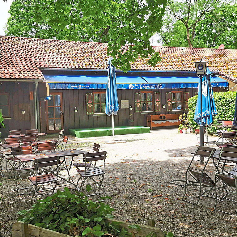 Die Wally (an der Markise steht noch der alte Name Geyerwally) in Gern: Am Wochenende wird hier oft draußen zu Livemusik getanzt. Damit könnte bald Schluss sein.