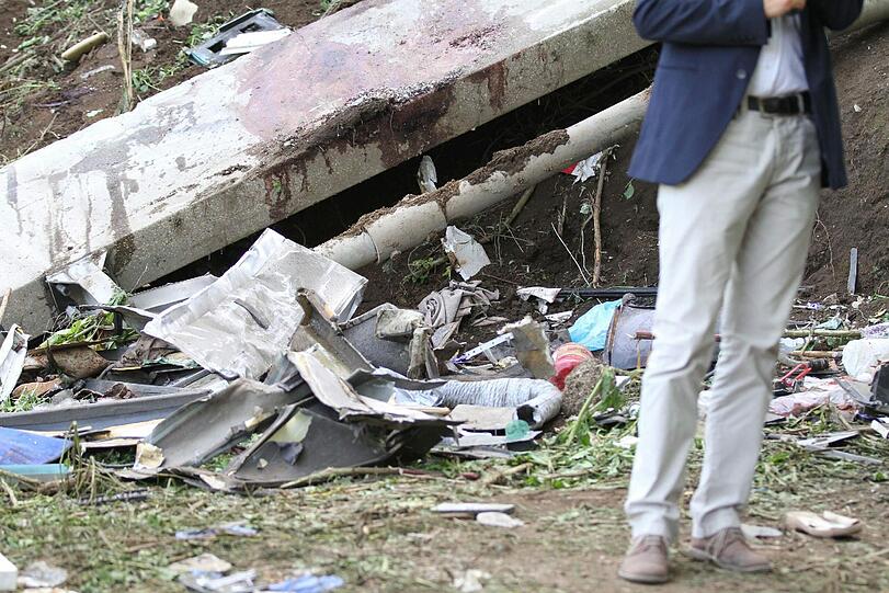 Bei Neapel: Reisebus stürzt 30 Meter tief: 38 Tote: Bilder vom Horror-Busunglück in Italien - Panorama - Abendzeitung München
