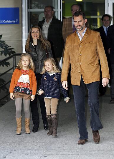 Das spanische Kronprinzen-Paar präsentiert stolz seine beiden Töchter. Infantin Leonor von Spanien und ihre kleine Schwester, Infantin Sofia, sind die Töchter von Kronprinz Felipe und seiner Letizia.