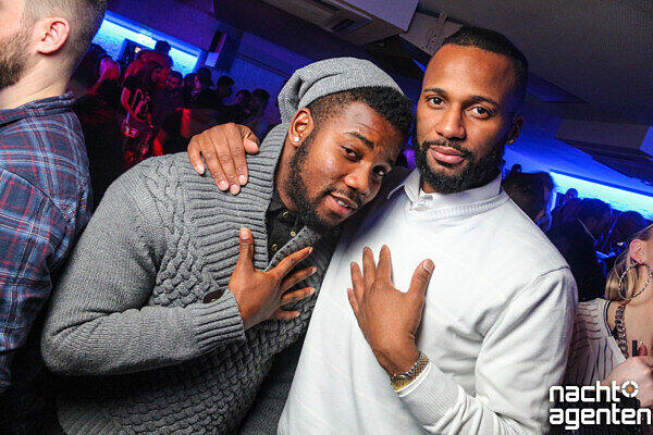 Die besten Partybilder vom Samstag. Hier aus dem Crown's Club.
