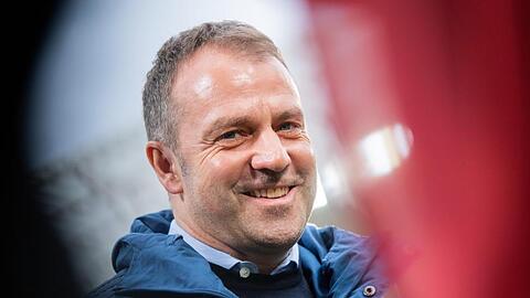 Bayern-Trainer Hansi Flick muss mit seinem Team bei Union Berlin antreten.