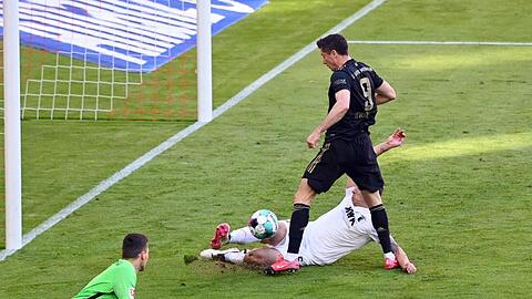 41 Saisontore: Bayern-Star Robert Lewandowski ist jetzt alleiniger Rekordtorschütze in der Bundesliga.
