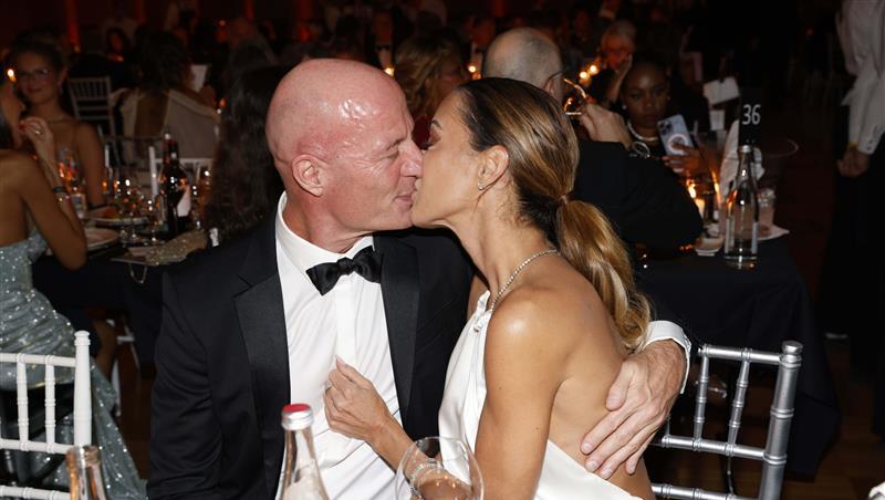 So sieht Liebe aus: Melanie Fischer knutscht Willi Ihle So sieht Liebe aus: Melanie Fischer knutscht Willi Ihle