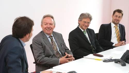 Zu Besuch in der AZ: Chefredakteur Arno Makowsky empfing den Leiter der Staatsanwaltschaft München I Manfred Nötzel und die beiden Presseprecher Anton Winkler und Thomas Steinkraus-Koch (v.l.).