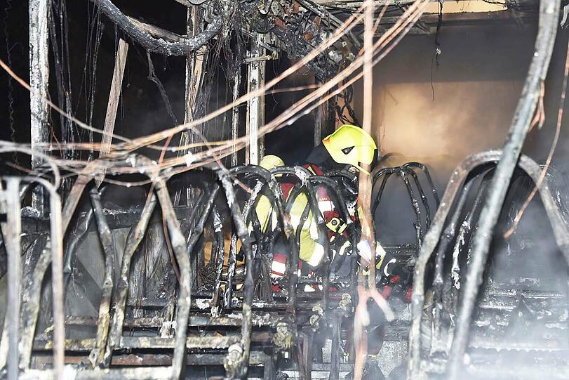 Am Mittwoch brannte auf der A8 bei Irschenberg ein Flüchtlingsbus komplett aus.