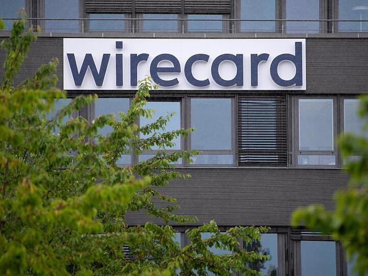 Der Schriftzug von Wirecard ist an der Firmenzentrale zu sehen. Foto: Sven Hoppe/dpa