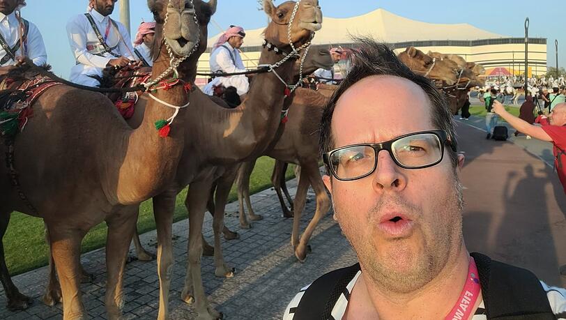 Ein bisserl Folklore gehört zu jeder Weltmeisterschaft - und in Katar ein Selfie mit Kamel dann natürlich auch. Ein bisserl Folklore gehört zu jeder Weltmeisterschaft - und in Katar ein Selfie mit Kamel dann natürlich auch.