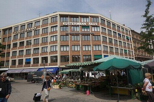 Die Rentenversicherung in München: An dieser zentralen Stelle am Viktualienmarkt können sich Arbeiter, Angestelle und Rentner beraten lassen.