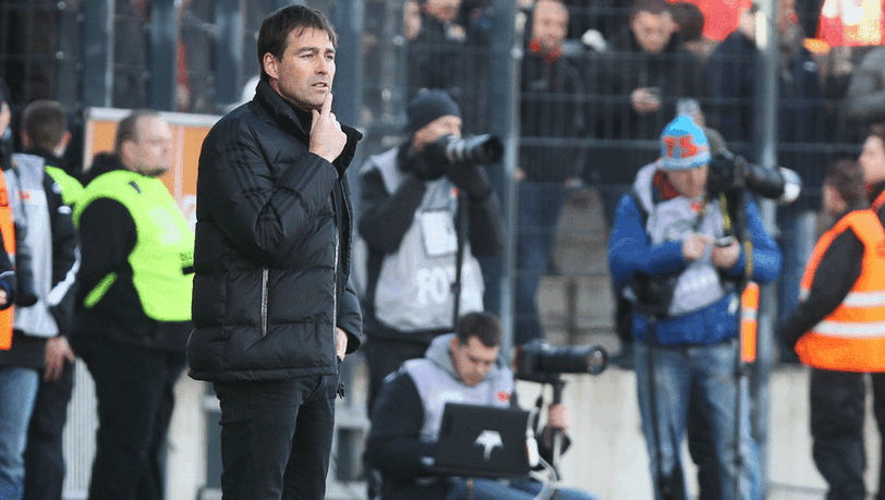 Machtlos musste er die Club-Niederlage mitansehen: Trainer René Weiler am Spielfeldrand während der Partie zwischen dem FSV Frankfurt und dem 1. FC Nürnberg. Machtlos musste er die Club-Niederlage mitansehen: Trainer René Weiler am Spielfeldrand während der Partie zwischen dem FSV Frankfurt und dem 1. FC Nürnberg.