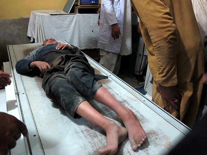 Ein schweres Erdbeben der Stärke 7,7 hat die Hindukusch-Regionen in Afghanistan, Pakistan und Indien erschüttert.