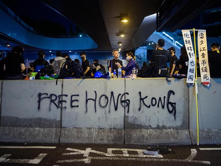 Allen Drohungen aus Peking zum Trotz sind in Hongkong wieder mehr als eine Million Anhänger der Demokratiebewegung auf die Straße gegangen.