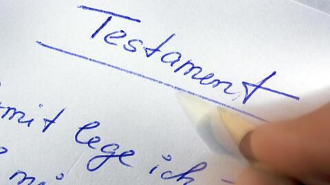 Ein Testament wird verfasst.