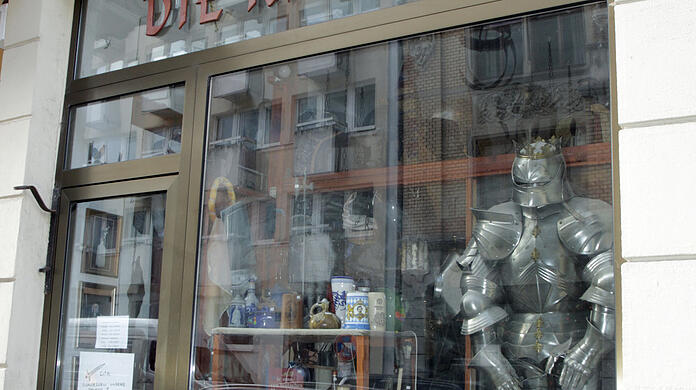 Die Ritter in der Thalkirchnerstraße 14. Bald macht der Laden zu.