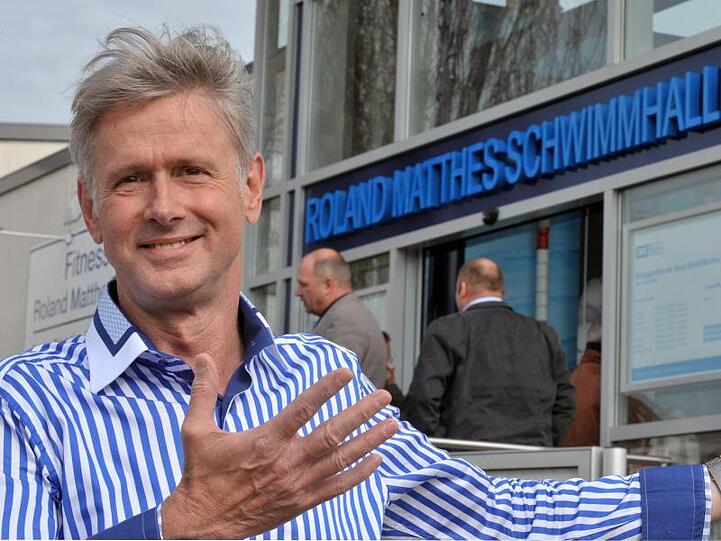 Weltklasseschwimmer Roland Matthes ist im baden-württembergischen Wertheim nach kurzer, schwerer Krankheit im Alter von 69 Jahren gestorben.