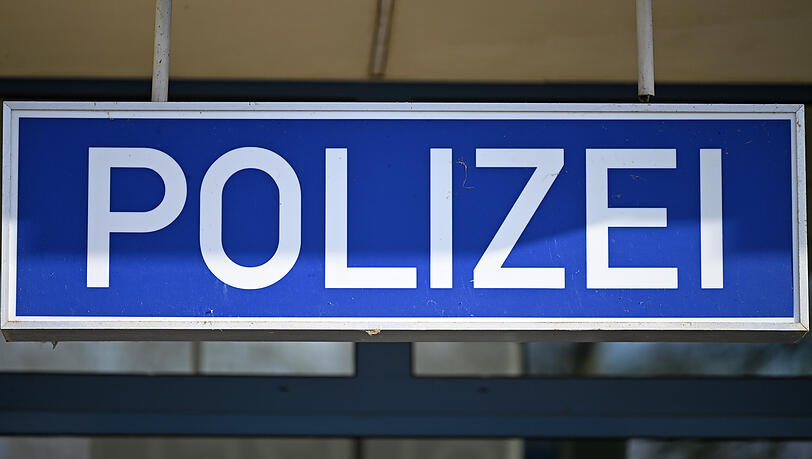 In der Altstadt wurden Teile einer Skulptur geklaut. Die Polizei sucht Zeugen. In der Altstadt wurden Teile einer Skulptur geklaut. Die Polizei sucht Zeugen.