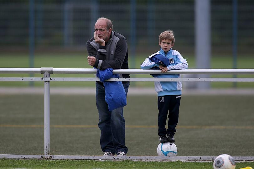 Familie Bierofka beim Fußballspielen