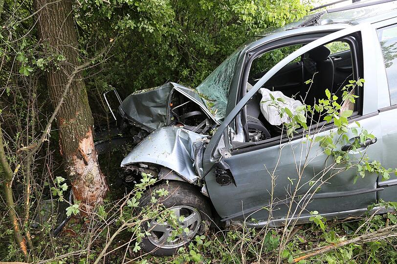 Zwei Schwerverletzte bei einem Verkehrsunfall im Landkreis Erding.