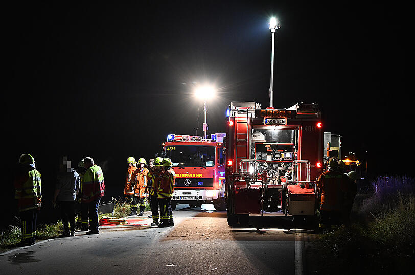 Die Feuerwehr mussten den betrunkenen Autofahrer aus seinem Mercedes befreien.