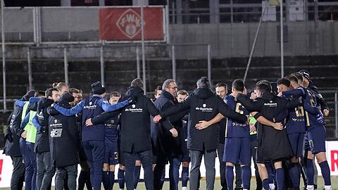 TSV 1860 schließt mit einem 3:0 gegen Würzburg das Pflichtspieljahr 2021 ab.