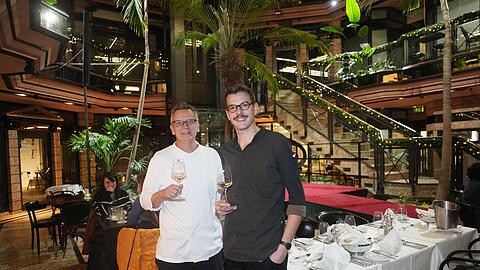 Küchendirektor Michael Hüsken (l.) und Küchenchef Simon Wulff freuen sich auf Gäste der Ess-Klasse im Café Luitpold.