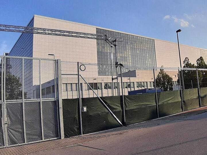 Der Bund der Steuerzahler kritisiert zum Beispiel die Millionenkosten für ein provisorisches Abschiebegefängnis am Münchner Flughafen.