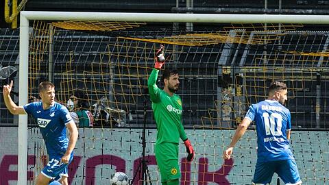 Andrej Kramaric (l) sorgte mit seinem Tor zum 2:0 für die Vorentscheidung bei Hoffenheims Sieg in Dortmund.