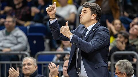 Headcoach Israel González holte mit Alba den achten Liga-Sieg in Serie.