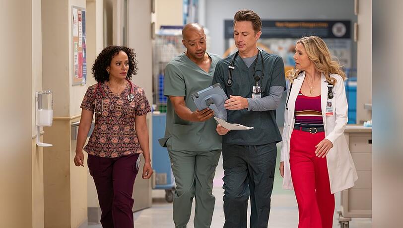 Judy Reyes (Carla Espinosa), Donald Faison (Turk), Zach Braff (J.D.) und Sarah Chalke (Elliot Reid) in der "Scrubs"-Neuauflage.