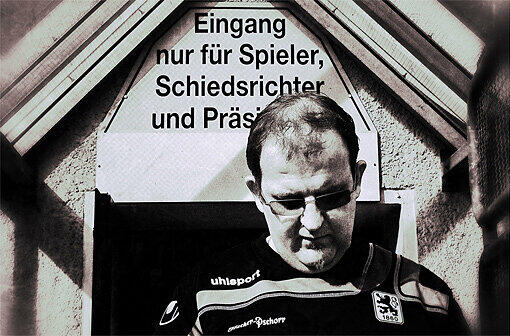 Das kleine Derby zwischen den Regionalliga-Teams des FC Bayern und des TSV 1860 München hat AZ-Sportchef Gunnar Jans für einen kleinen Streifzug durch das marode Grünwalder Stadions genutzt. Dort sind ihm beachtliche Motive untergekommen. Sehen Sie die Aufnahmen in der Bilderstrecke!