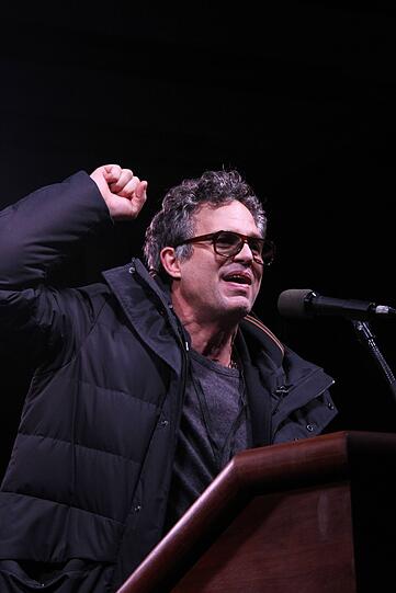 Mark Ruffalo auf der Bühne der Anti-Trump-Demo in New York