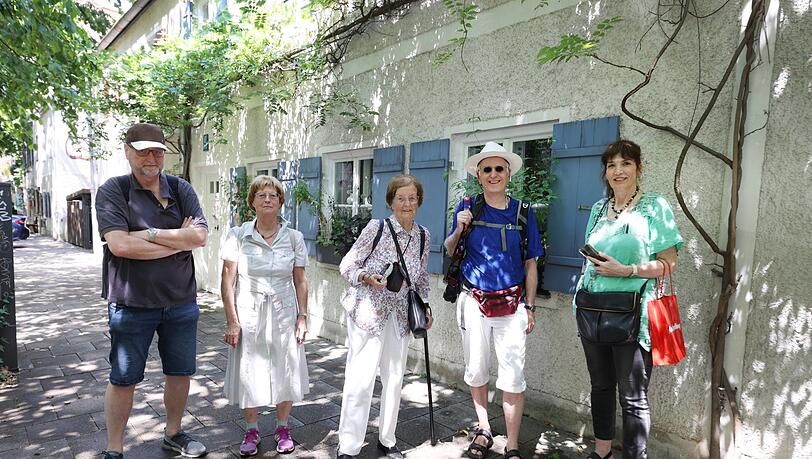 Die fünf Gewinner des AZ-Stadtspaziergangs (v. l.) in der Preysingstraße. Die fünf Gewinner des AZ-Stadtspaziergangs (v. l.) in der Preysingstraße.