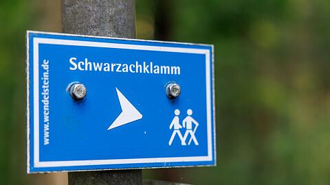 Durch die Schwarzachklamm führt ein Wanderweg, doch nicht alle Menschen bleiben auf ihm.