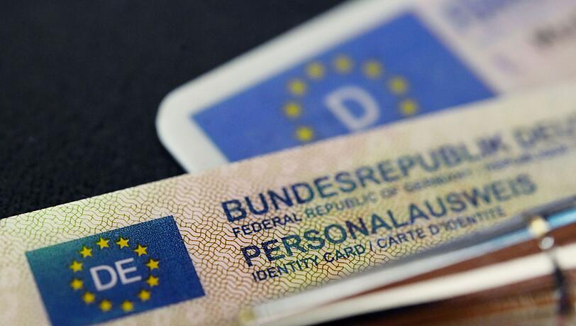 Den Gang zum Amt sollen sich Menschen ab 70 k&uuml;nftig sparen k&ouml;nnen, wenn ihr Ausweis abl&auml;uft. Sie sollen diesen einfach weiternutzen d&uuml;rfen. (Symbolbild)