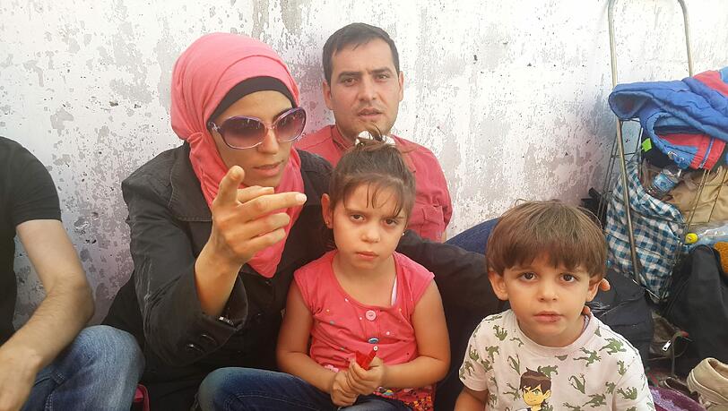 Flüchtlinge erreichen die griechische Insel Lesbos. Zuvor hatten sie das Ägäische Meer zwischen der Türkei und Griechenland überquert. Flüchtlinge erreichen die griechische Insel Lesbos. Zuvor hatten sie das Ägäische Meer zwischen der Türkei und Griechenland überquert.