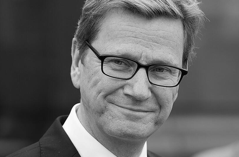 Der ehemalige FDP-Vorsitzende und Bundesaußenminister Guido Westerwelle starb am 18. März im Alter von 54 Jahren an Leukämie (Blutkrebs).