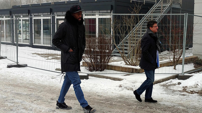 Ba ist da! Abdoulaye Ba, de erste Neuzugang der Löwen, ist an der Grünwalder Straße eingetroffen.