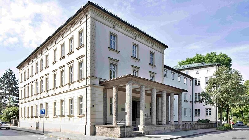 Blick auf das Amtsgericht in Rosenheim.