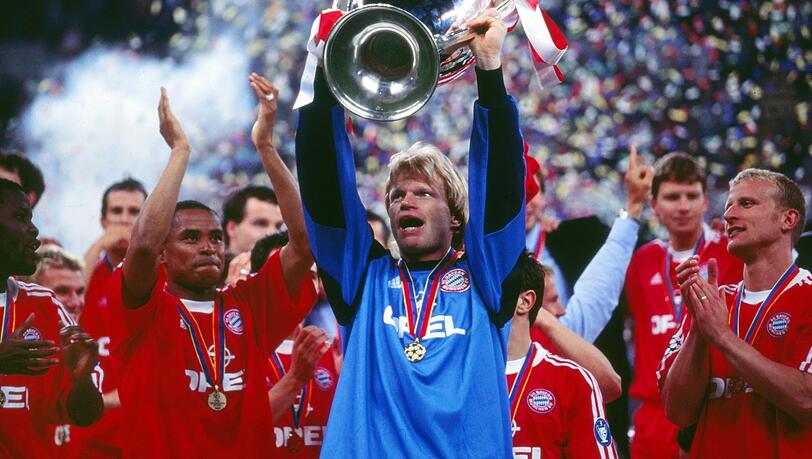Champions-League-Sieger 2001: Oliver Kahn präsentiert den Henkelpott nach dem Finalsieg über Valencia. Champions-League-Sieger 2001: Oliver Kahn präsentiert den Henkelpott nach dem Finalsieg über Valencia.